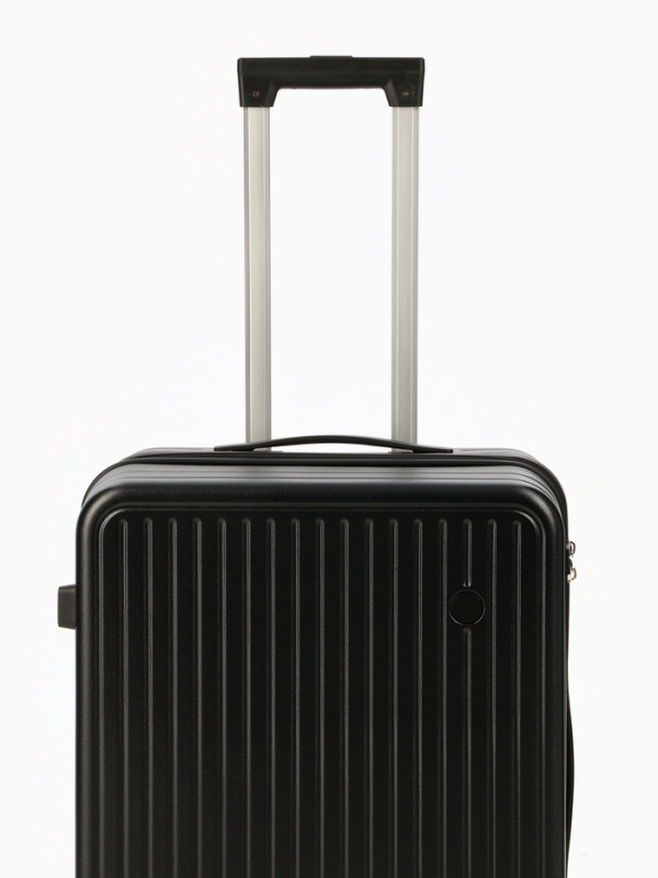 Чемодан 24", PС, 42*27*66, отд на молнии, код замок, 4 колеса, черный
