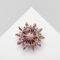 Брошь &laquo;Цветок&raquo; франжипани, цвет фиолетовый в розовом золоте