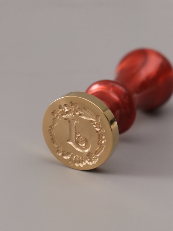 Печать для сургуча с пластиковой ручкой "Венок с буквой J" 2,5х2,5х6,3 см