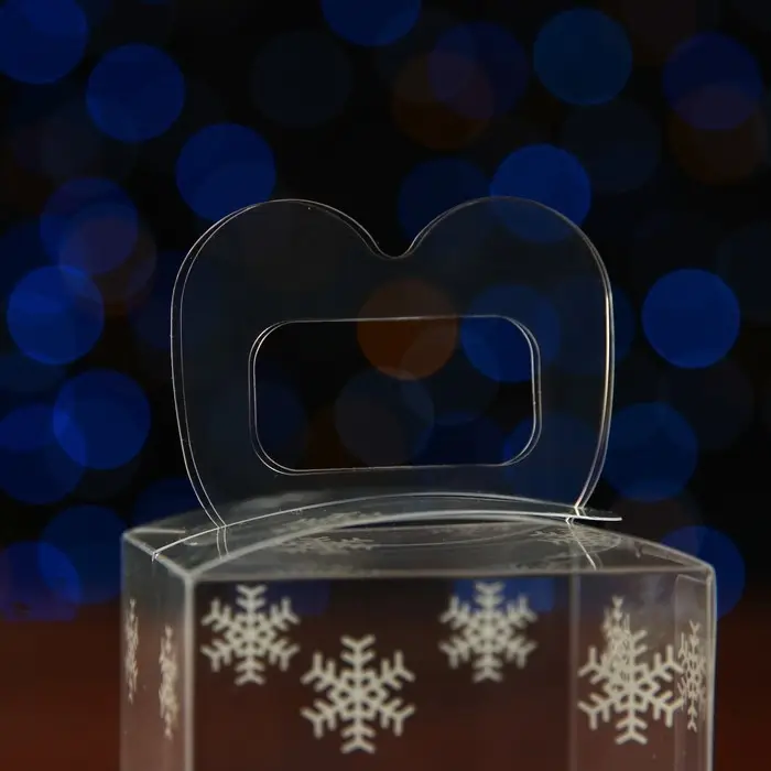 Коробка подарочная новогодняя складная ПВХ &laquo;Снежинки&raquo; 5&times;5&times;5 см