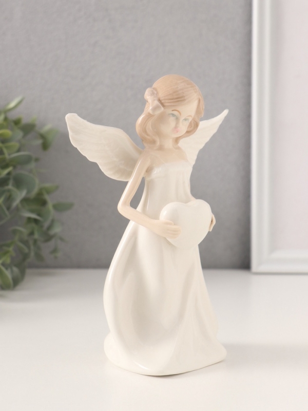 Сувенир керамика "Девочка-ангел в белом платье с сердечком" 5,5х10,5х15 см