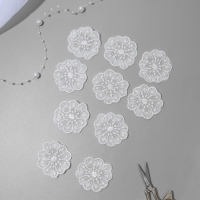 Вязаные элементы «Цветки», 4,5 × 4,5 см, 10 шт, цвет белый/хамелеон Вязаные элементы «Цветки», 4,5 × 4,5 см, 10 шт, цвет белый/хамелеон