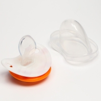 Соска - пустышка силиконовая ортодонтическая &laquo;Божья коровка&raquo;, от 0 мес., с колпачком, цвет оранжевый