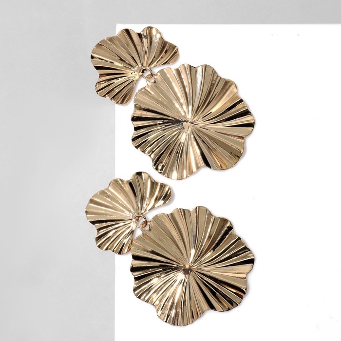 Серьги металл &laquo;Атмосфера&raquo; сжатые цветы, цвет золото