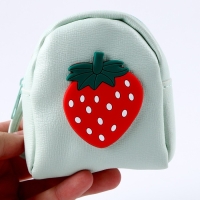 Сумка для куклы «Клубника», цвет зелёный Сумка для куклы «Клубника», цвет зелёный