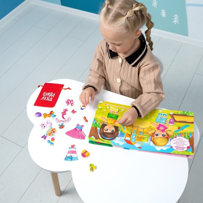 Магнитная книжка-игрушка &laquo;Одень куколку&raquo;, 8 стр.