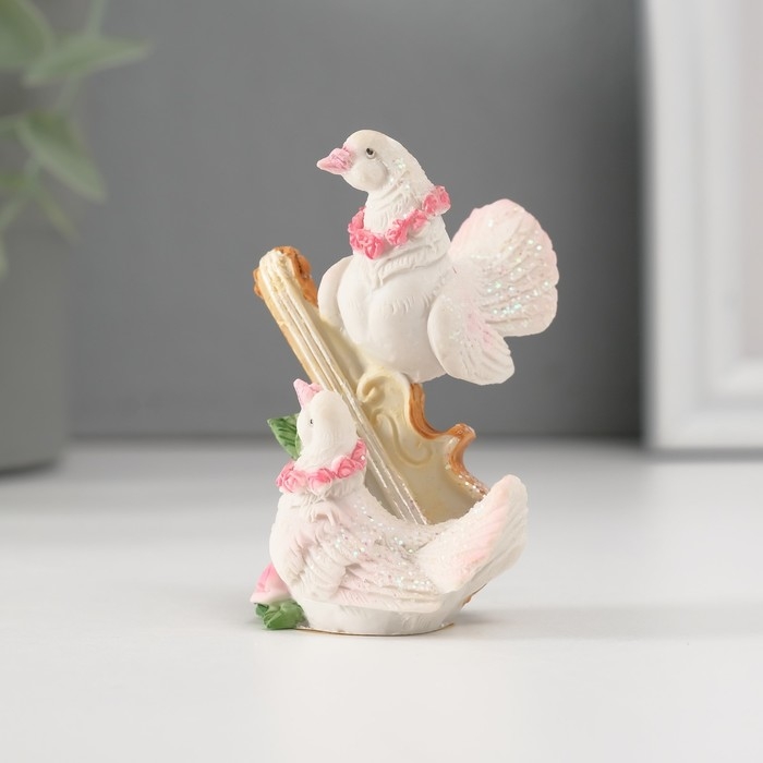 Фигурка полистоун &laquo;Голуби в розовом венке&raquo;, 6&times;4 см