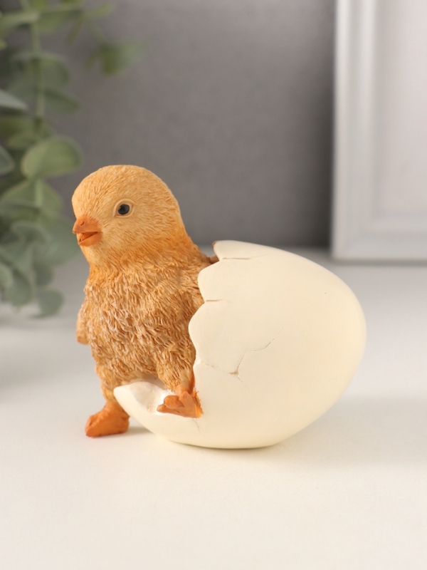 Сувенир полистоун "Цыплёночек в яичной скорлупке" 8х6х8 см