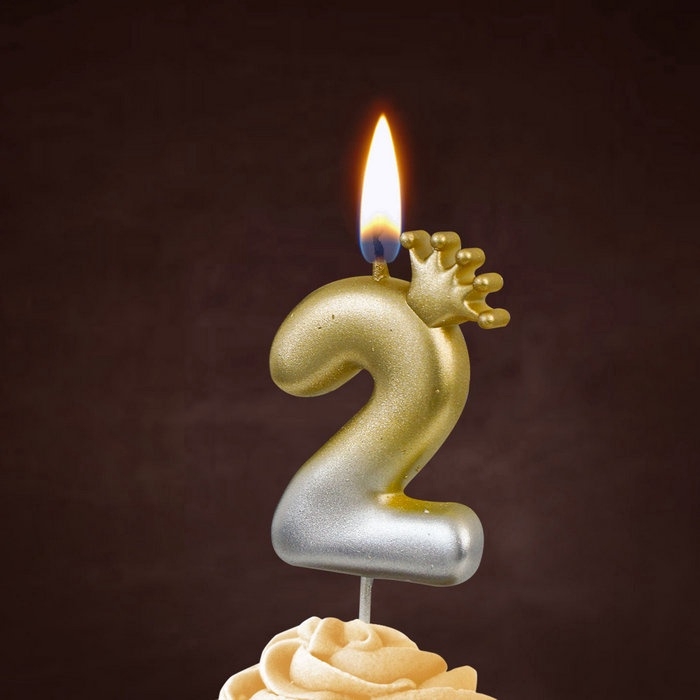Свеча в торт &laquo;С короной&raquo;, цифра 2, золото - серебро
