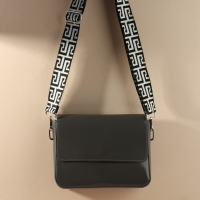 Ручка для сумки &laquo;Орнамент греческий&raquo;, стропа, с карабинами, 139 &plusmn; 3 &times; 3,8 см, цвет чёрно-белый