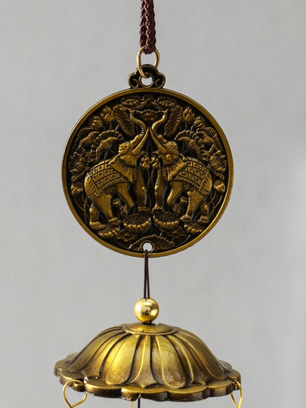 Музыка ветра металл "Монета со слонами" 3 колокольчика 1 фигурка 38 см МИКС