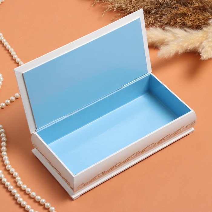 Шкатулка &laquo;Ирисы и бабочка&raquo;, белая, 11 &times; 22 см, лаковая миниатюра