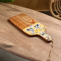 Доска разделочная прямоугольная "Желтые и синие цветы" дерево манго 41х18 см