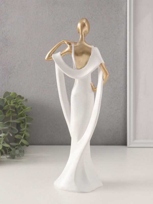 Сувенир полистоун "Девушка в белом платье с палантином" золото 12х7х31,5 см