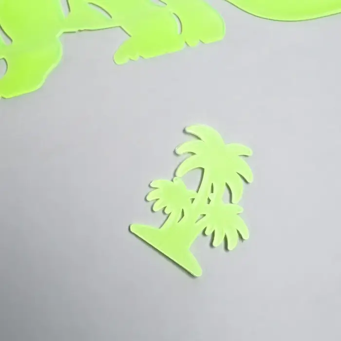 Наклейка фосфорная "Трицератопс" с клеевыми подушечками набор 2 шт МИКС 29,5х25 см