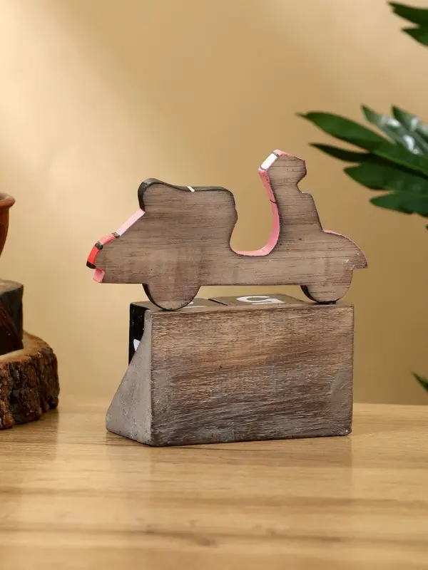 Календарь настольный "Мопед" дерево 11х5х14 см, розовый