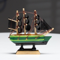 Корабль &laquo;Дункан&raquo;, 10х3х10 см, зеленый корпус, черные паруса