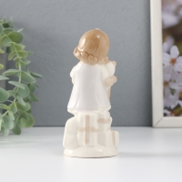 Сувенир керамика "Девочка в платьице, держит мягкого медведя" 5,5х5х12,5 см