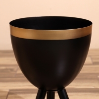 Кашпо на подставке "Блэки" металл (набор 2 шт), диаметр 28 и 23 см Кашпо на подставке "Блэки" металл (набор 2 шт), диаметр 28 и 23 см