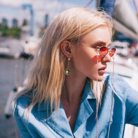 Серьги эмаль &laquo;Ночь&raquo; рыбка с ракушкой, цвет красно-зелёный в золоте