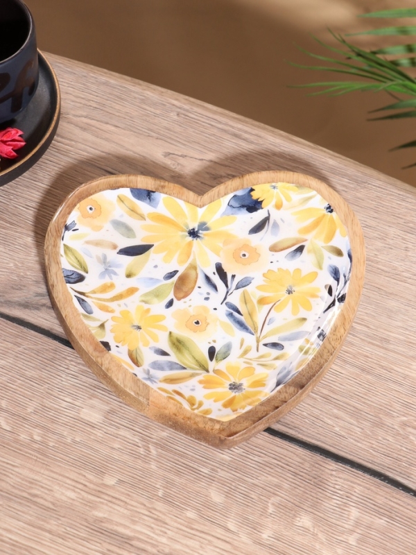 Блюдо в форме сердца &laquo;Желтые и синие цветы&raquo;, дерево манго, 20.5&times;20&times;2.3 см