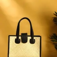 Сумка плетёная на застёжке из пандана 30х10х35 см, бежево-чёрный