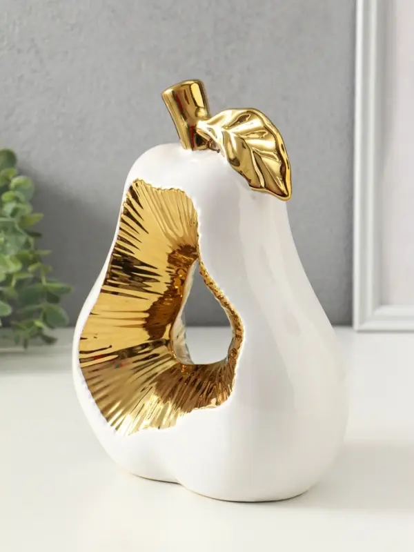 Сувенир керамика "Срез груши" белый с золотом 10х18х24,5 см