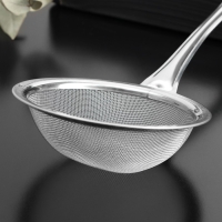 Сито для просеивания с ручкой Доляна «Фире», d=11 см, цвет серебристый Сито для просеивания с ручкой Доляна «Фире», d=11 см, цвет серебристый