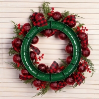 Венок новогодний d- 37 см "Уютная сказка" клетчатые ленты веточки шары Венок новогодний d- 37 см "Уютная сказка" клетчатые ленты веточки шары