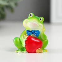 Сувенир полистоун "Влюбленная лягушка" МИКС 3х4,3х4,5 см