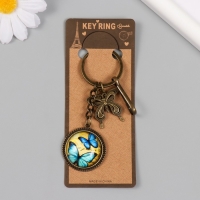 Брелок металл, стекло с карабином "Бабочки в медальоне" бронза 9,5 см Брелок металл, стекло с карабином "Бабочки в медальоне" бронза 9,5 см