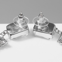 Серьги висячие со стразами &laquo;Водопад&raquo; дама, цвет белый в серебре, 14,5 см