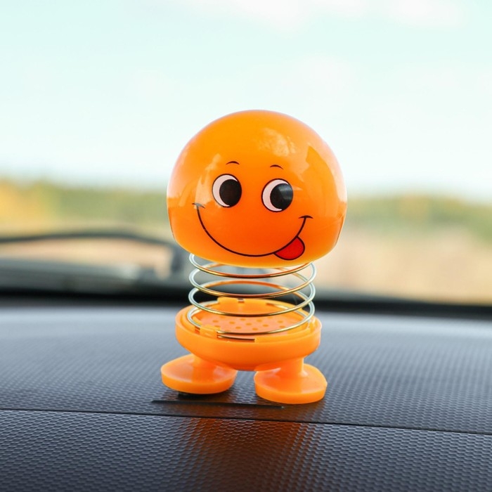 Смайл на пружинке, на панель в авто, язык, желтый Смайл на пружинке, на панель в авто, язык, желтый