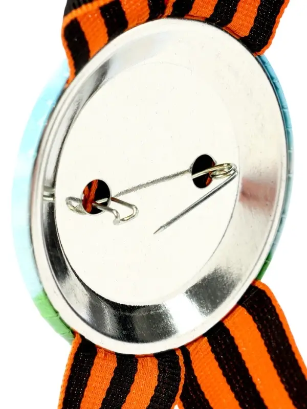 Значок закатной с георгиевской лентой &laquo;9 мая&raquo;