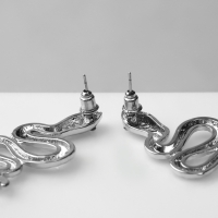 Новый год! Символ года 2025! Серьги с жемчугом &laquo;Змея&raquo; искушение, бусина, цвет белый в серебре