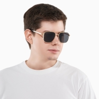 Очки солнцезащитные поляризационные, дужка 13.5 см, ширина 12.8 см, линза 5&times;5.6 см