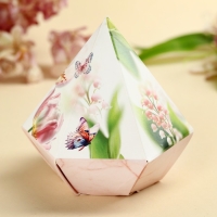 Конфеты &laquo;8 Марта&raquo; в коробке бриллиант с предсказанием