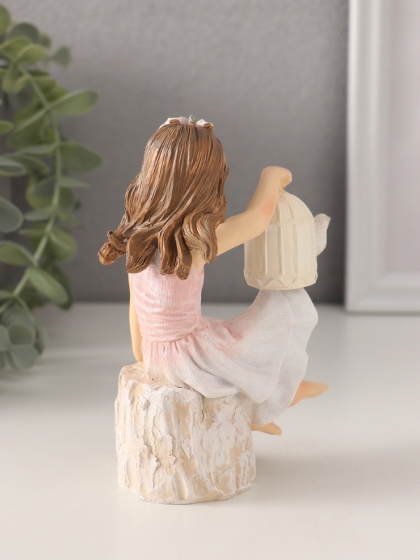 Сувенир полистоун "Девочка с клеткой и птицей, на камне" 9х6,5х12,5 см