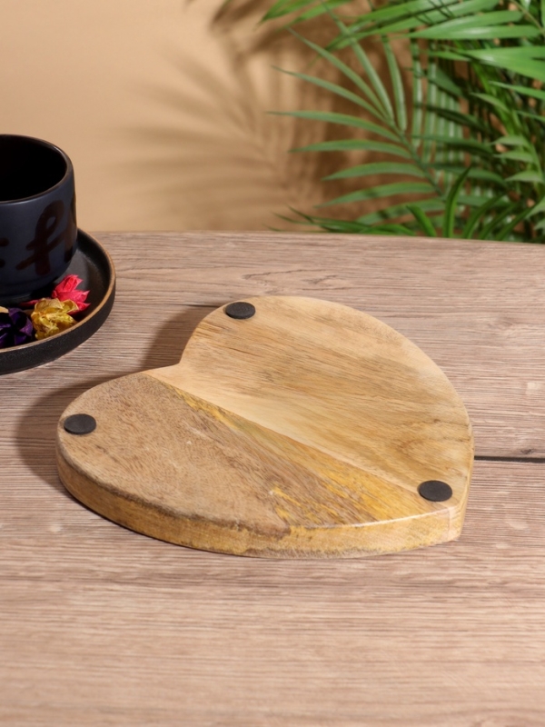 Блюдо в форме сердца &laquo;Пряник&raquo;, дерево манго, 20.5&times;20&times;2.3 см