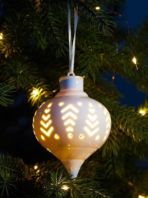 Елочный шар "Орнамент" 10.7х8.5х8.5, 1 LED, LR44x3(в компл.), Т/БЕЛЫЙ