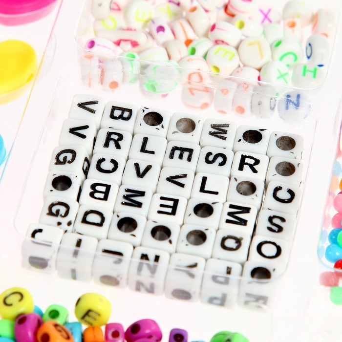 Набор для творчества &laquo;Создай своё украшение&raquo;, 600 бусин и шармов