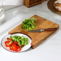 Доска разделочная с отделением под тарелку, 31&times;22&times;3,8 см, берёза