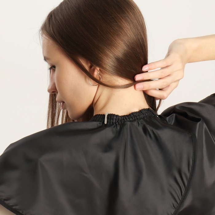 Пелерина парикмахерская, с крючком, цвет чёрный Пелерина парикмахерская, с крючком, цвет чёрный