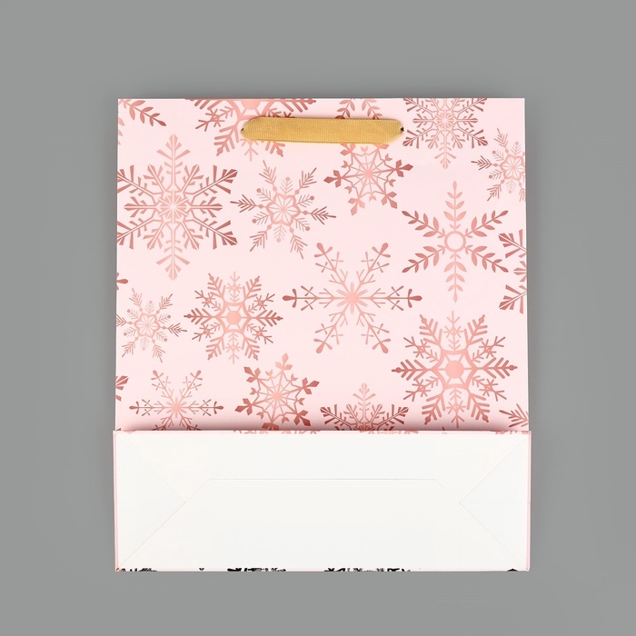 Пакет подарочный новогодний ламинированный &laquo;Вьюга&raquo;, тиснение, M 30 х 26 х 9 см, Новый год