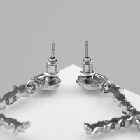 Серьги висячие со стразами &laquo;Крестики&raquo; грация, цвет белый в серебре, 6см