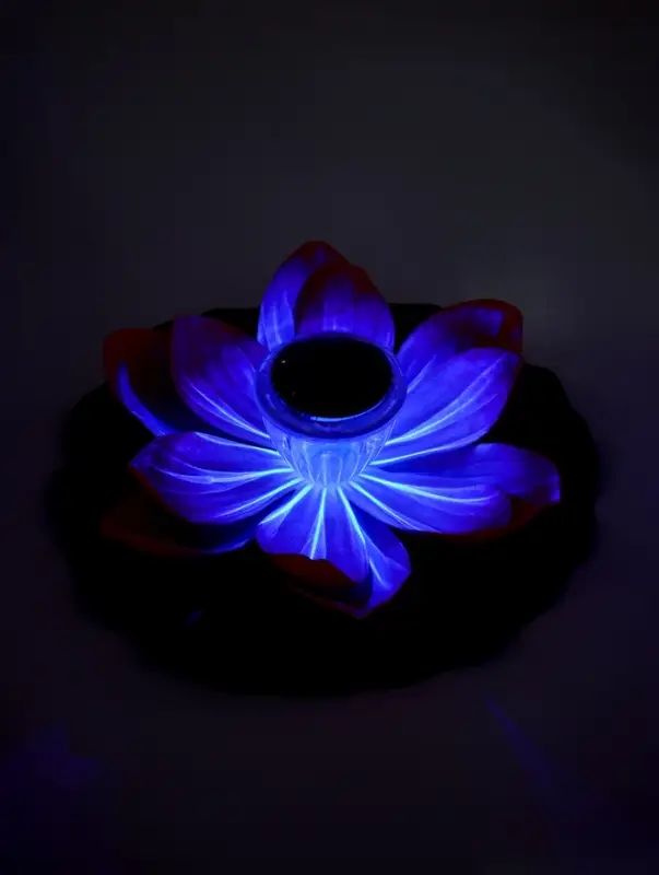 Садовый светильник для водоемов 28 х 28 х 9 см на солнечной бат-е "Лотос" красный N008