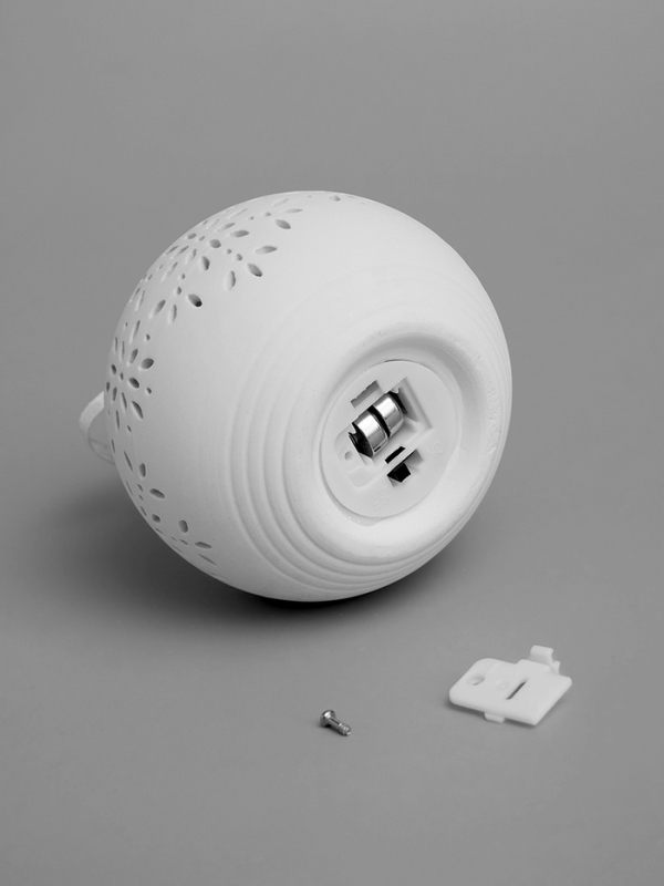 Елочный шар "Снежинки" 9х9х9.8 см, 1 LED, LR44x3(в компл.), свечение тёплое белое