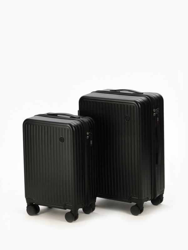 Чемодан 24", PС, 42*27*66, отд на молнии, код замок, 4 колеса, черный