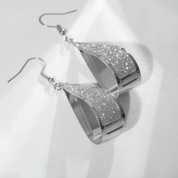 Серьги висячие Серьги висячие "Волна" дуга, цвет белый в серебре, 7см