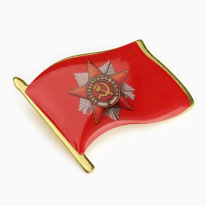 Значок &laquo;Флаг 9 мая&raquo;, 3&times;2.5 см, цвет красный в золоте